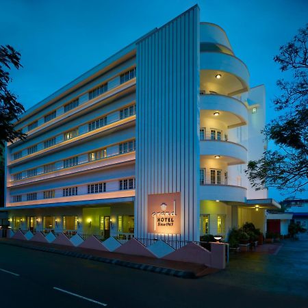 Grand Hotel Kochi Bagian luar foto