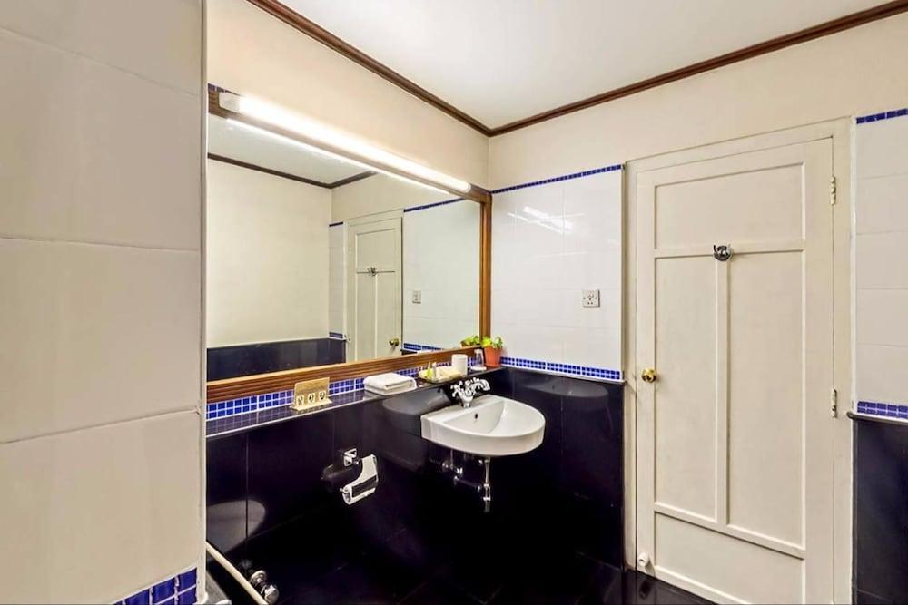 Grand Hotel Kochi Bagian luar foto