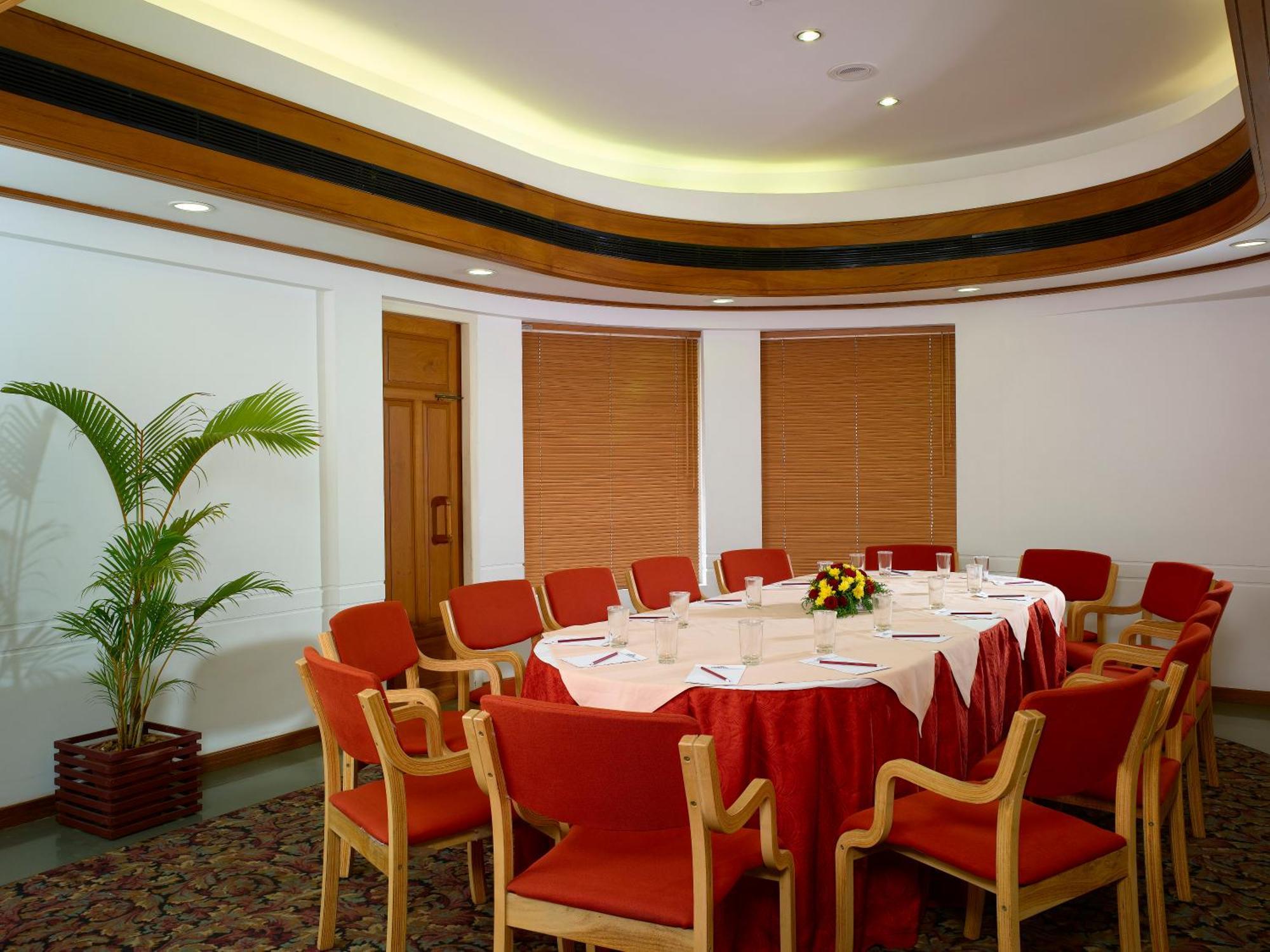 Grand Hotel Kochi Bagian luar foto