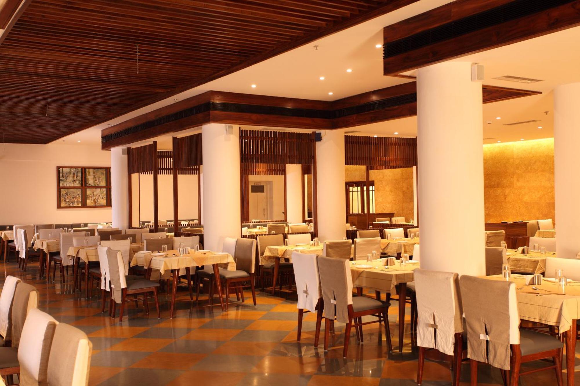 Grand Hotel Kochi Bagian luar foto