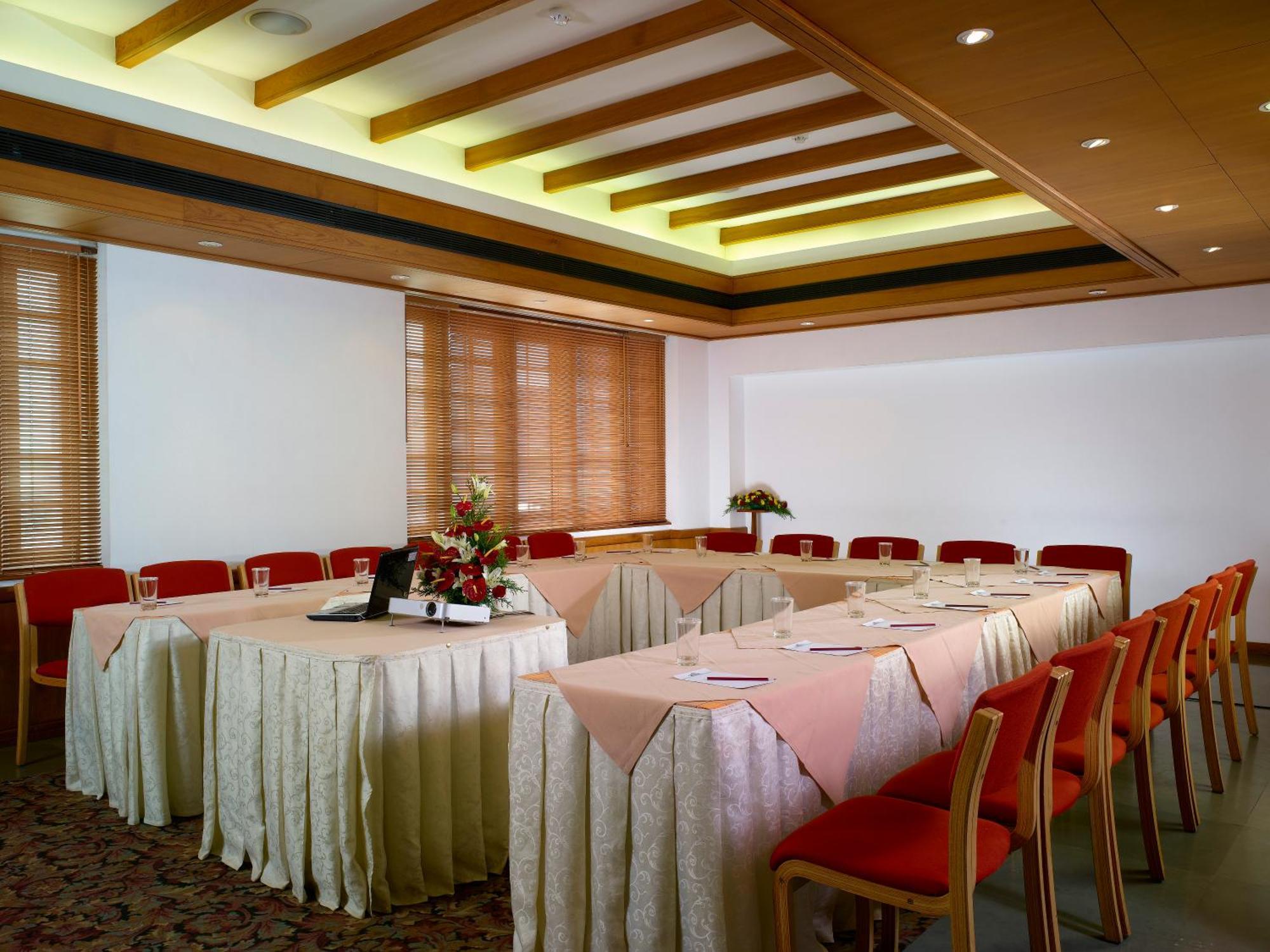 Grand Hotel Kochi Bagian luar foto