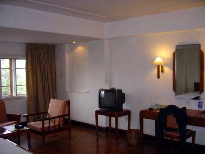 Grand Hotel Kochi Bagian luar foto