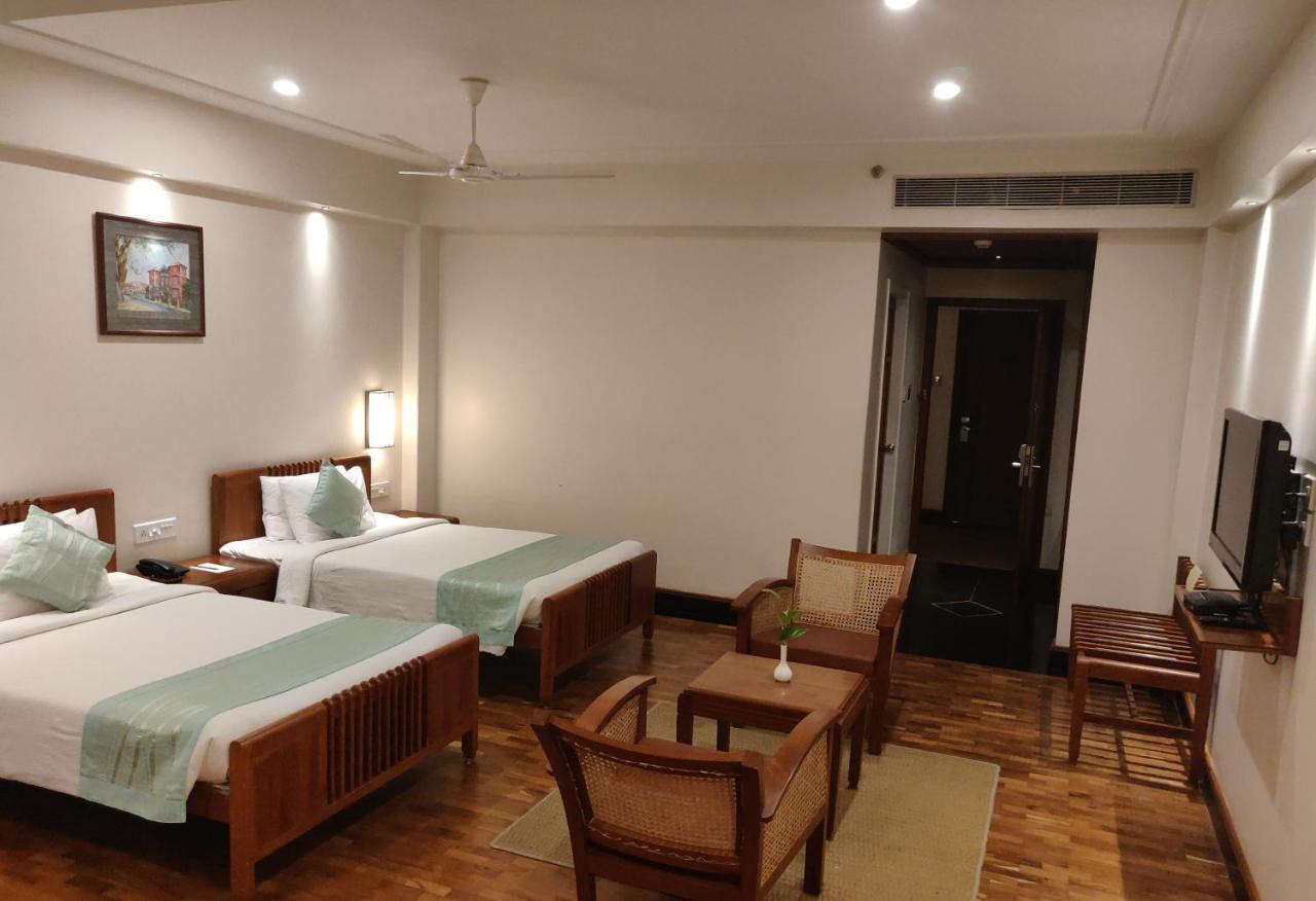Grand Hotel Kochi Bagian luar foto