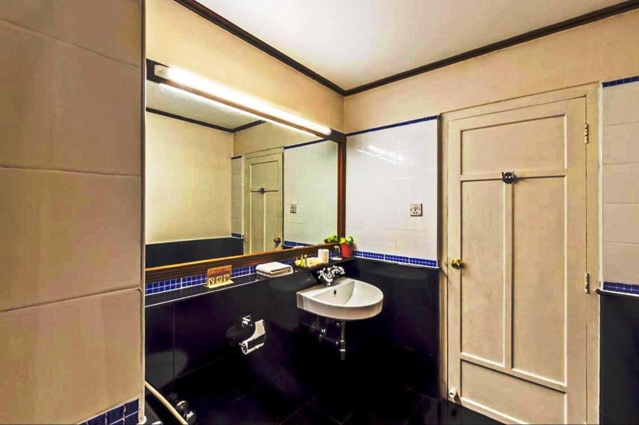 Grand Hotel Kochi Bagian luar foto