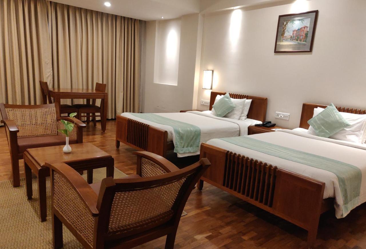 Grand Hotel Kochi Bagian luar foto